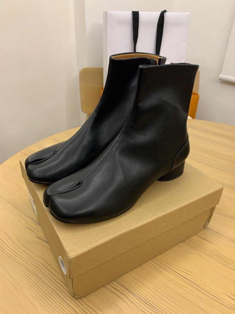 Maison Margiela Tabi Alt (Category: Boots) located in Quezon City. Submitted by gekyvme (Listing ID 1234475565, Image 2). Description: Margiela Tabi Alt — Low Heel Tabi Size: 8.5-9M (26cm) Cond: 10/10 Complete with box Price: 4.5k — Loc: Qc.