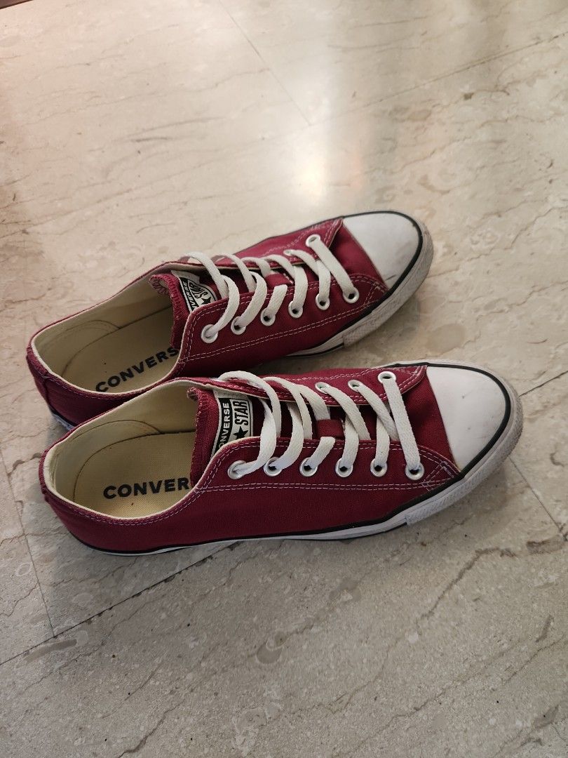 Maroon low shop top converse