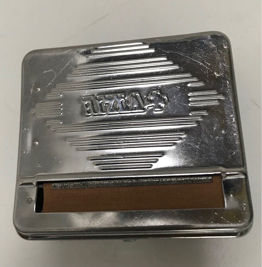 METAL RIZLA CIGARETTE ROLLING TIN 1950s, Hobbies & Toys, Collectibles ...