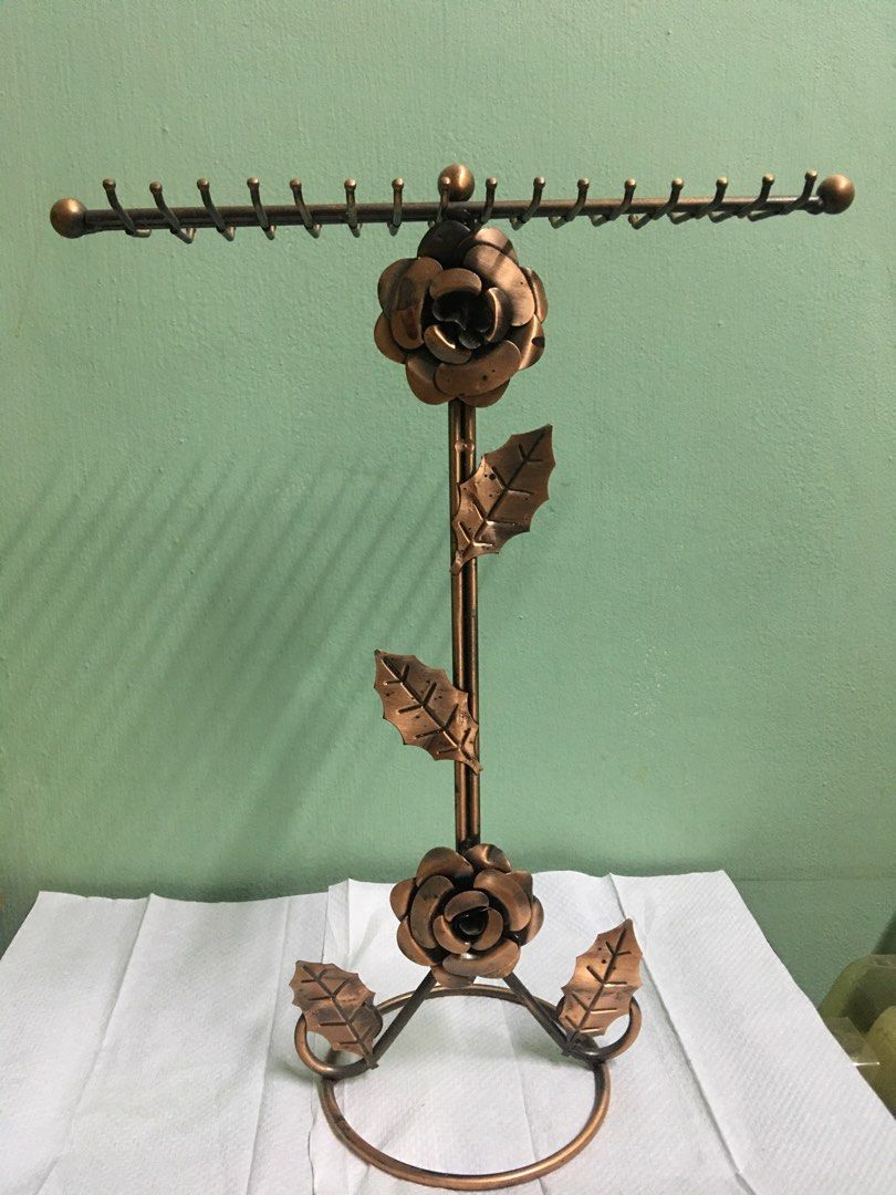 ALMOST NEW Necklace bracelet watch holder organizer stand