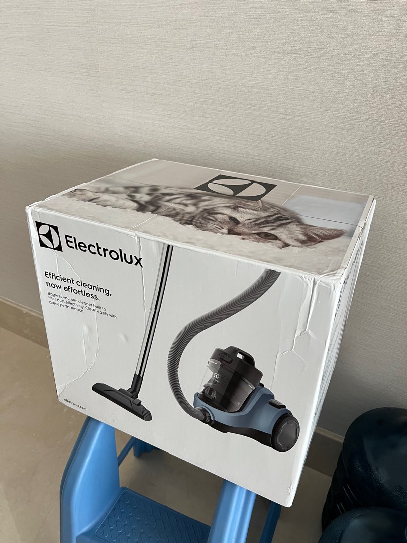 NEW Electrolux Vacuum Cleaner EC312BB, Kitchen & Appliances di Carousell