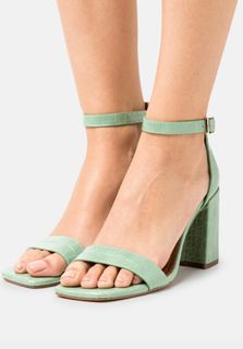 New NAKD Sage Green Strap Block Heels 全新淺綠色高跟鞋64198644922241110