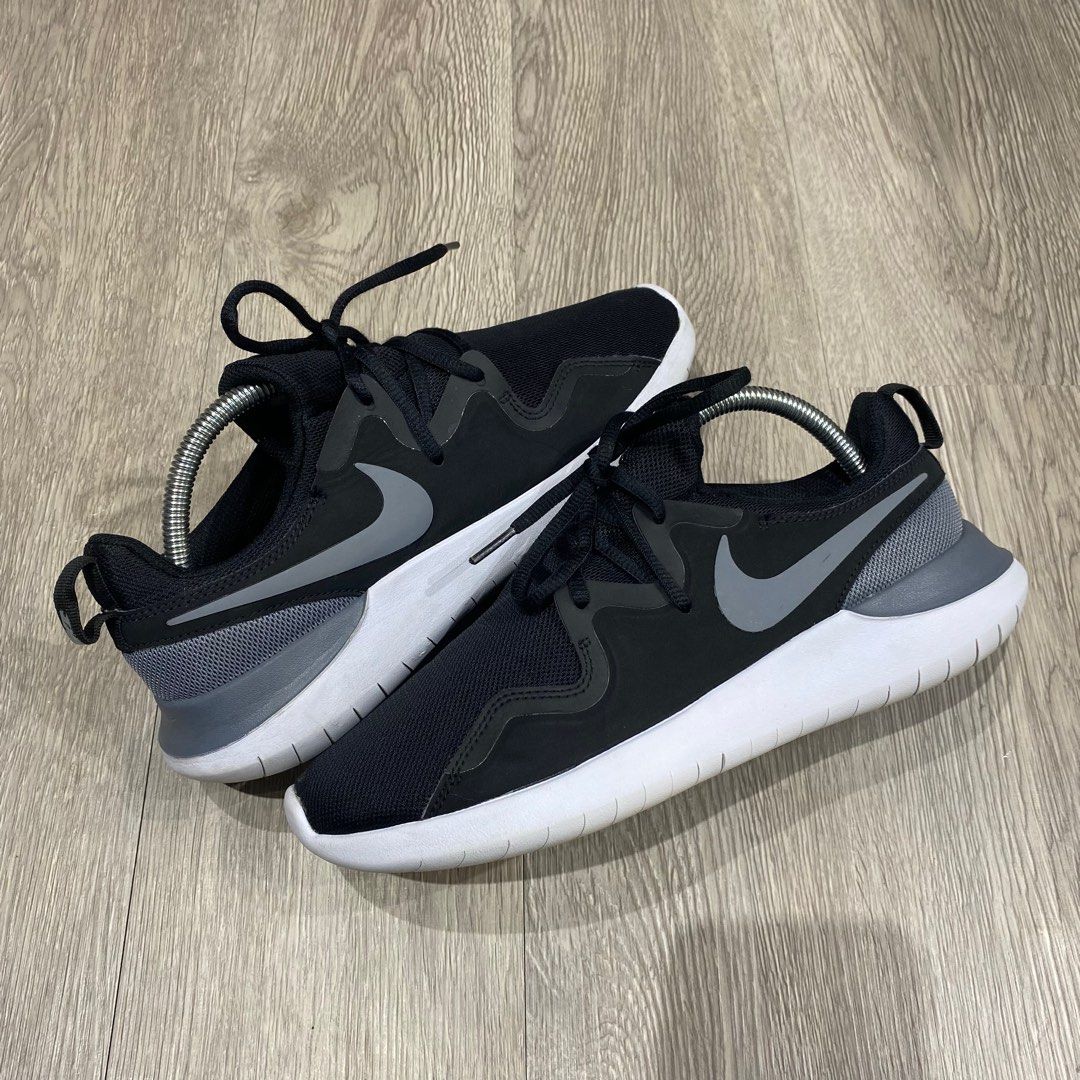 Nike air tessen 6.5uk c166 Men s Fashion Footwear Sneakers