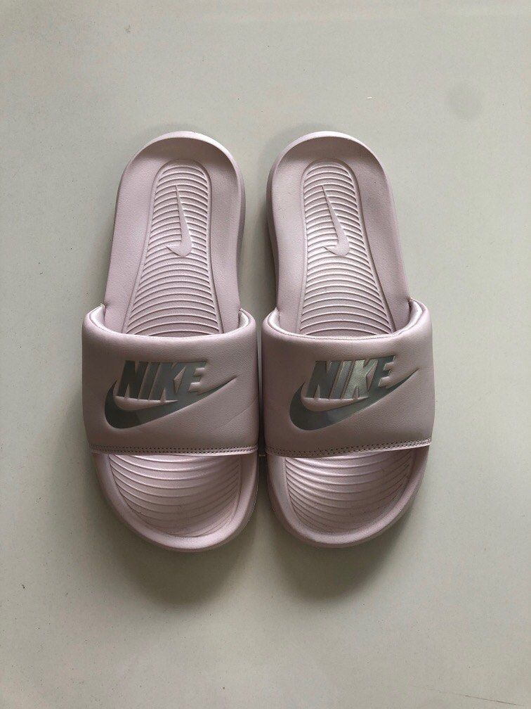 Pink and silver nike cheap slides