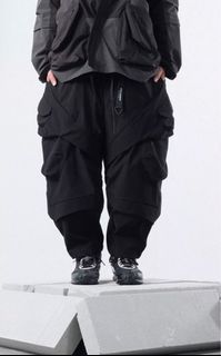 全新OCTO GAMBOL®AW21 / 02 LP-108 Vizor Orb Pants Black 黑色 以九十八塊裁片傾力打造，成為OCTO GAMBOL有史以來複雜層次性最強褲款！Goopi  #23吃土季