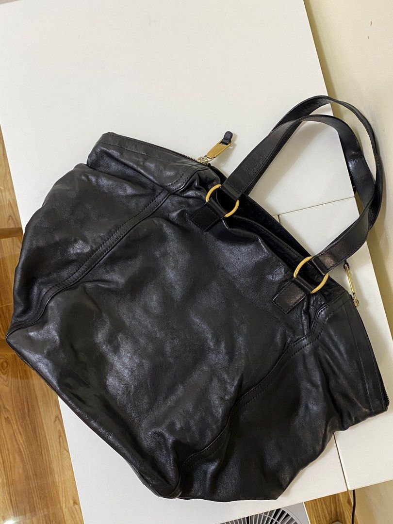 Original YSL Downtown Tote Bag (Category: Luxury Bags & Wallets) located in Bulacan. Submitted by dmvluxurybagsph (Listing ID 1234450206, Image 2). Description: This YSL downtown tote bag is amazingly spacious inside which makes it perfect when you’re always on-the-go! Definitely a perfect companion for travels or for work. Details: Black Calfskin leather with antiqued golden hardware Zip top located on both ends Black twill lining inside Conditi