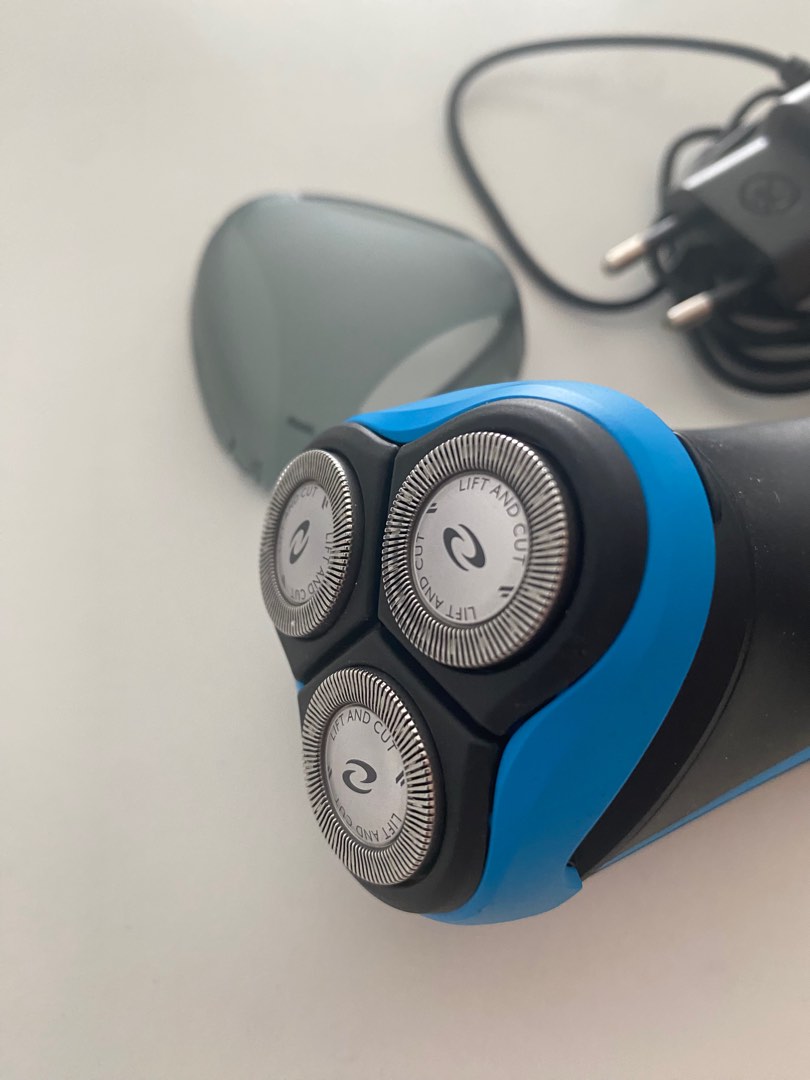 Philips aquatouch rechargeable shaver, Beauty & Personal Care, Men's ...