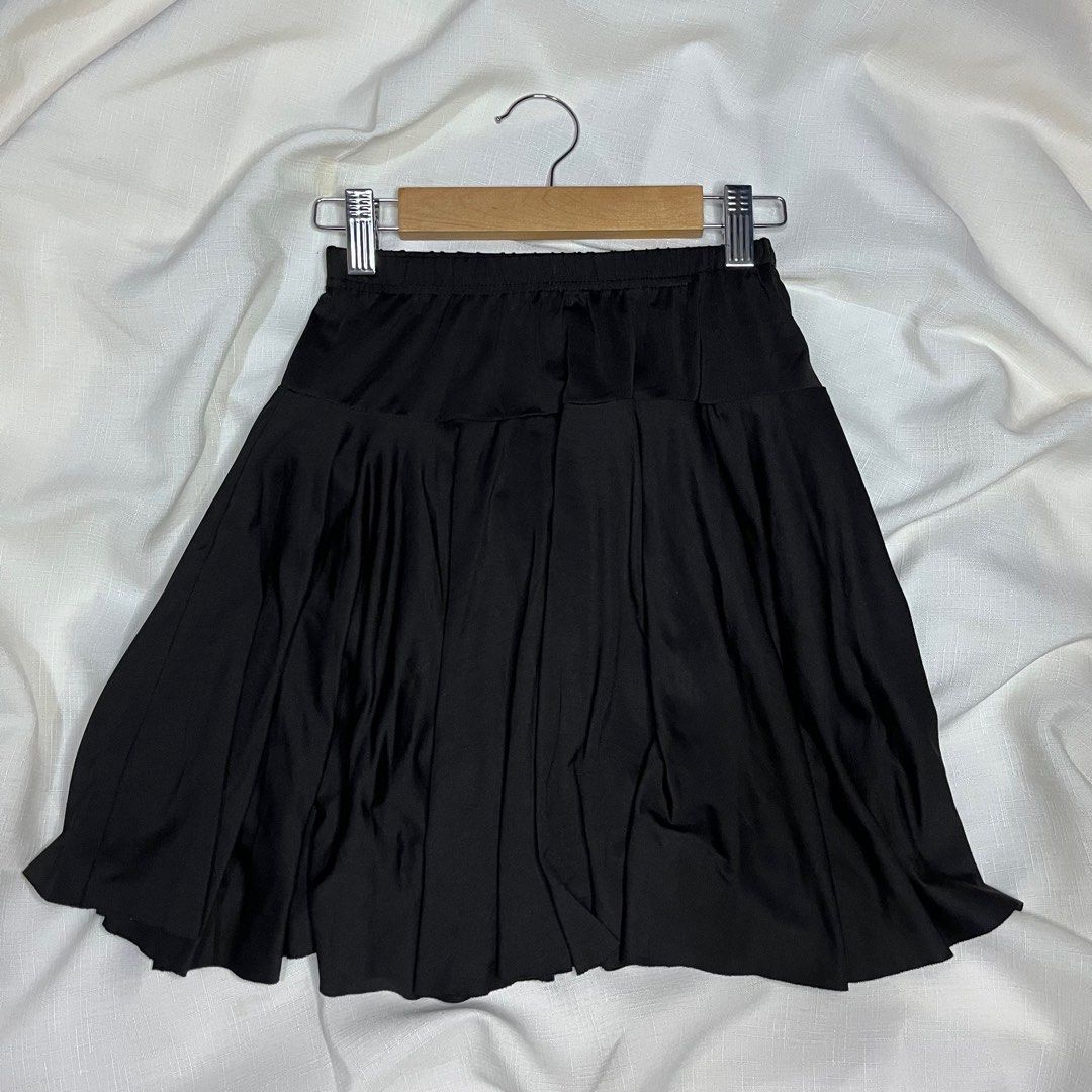 Plain black flowy skirt hotsell