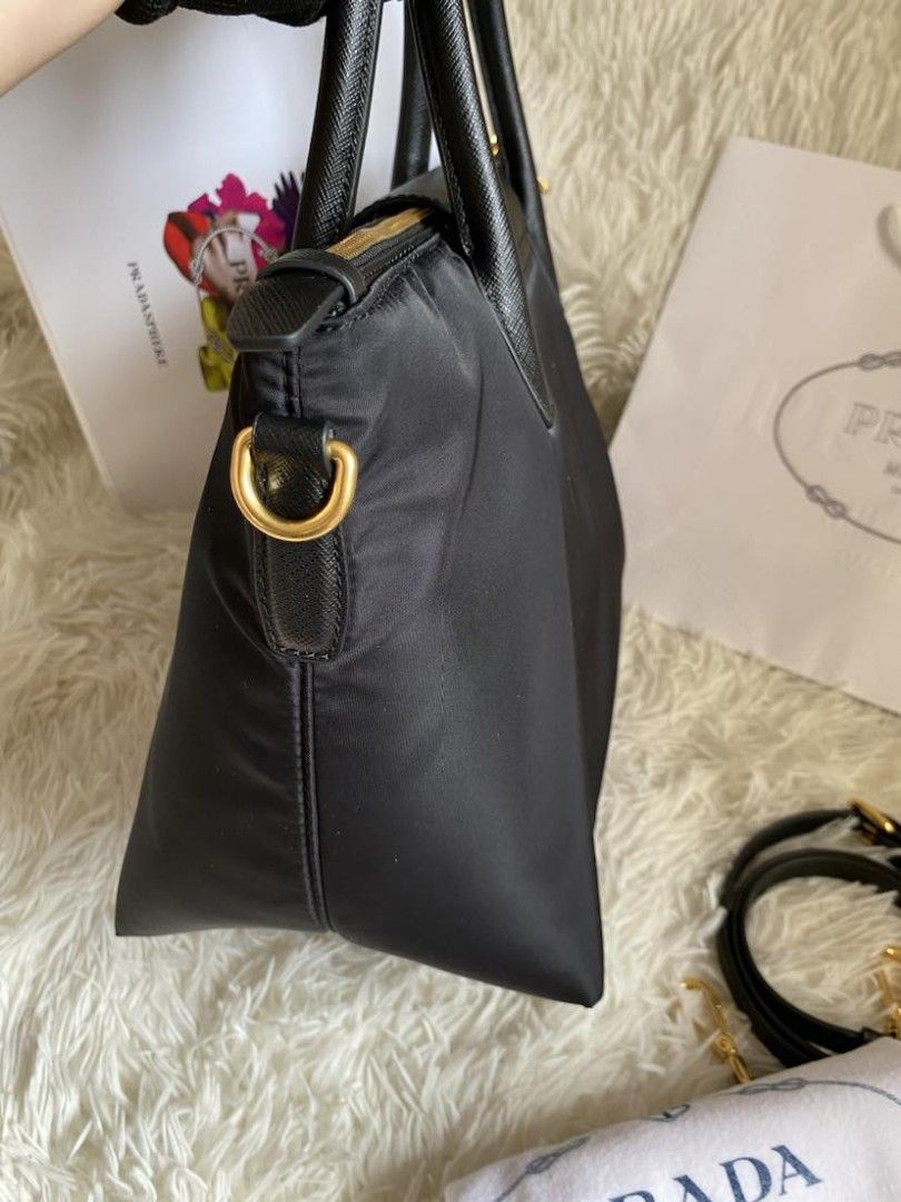 Prada Tote (Category: Luxury Bags & Wallets) located in Paranaque City. Submitted by aralofranco (Listing ID 1234492944, Image 3). Description: Japan Preloved.