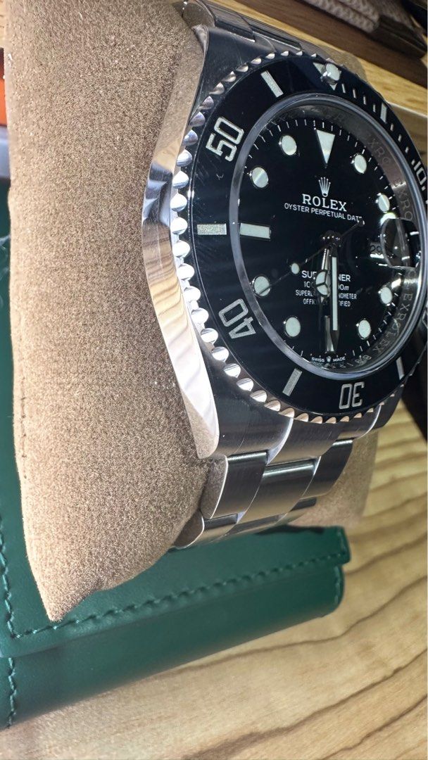 Rolex Submariner date 41mm (Category: Luxury Watches) located in Pasay City. Submitted by rzqdcm4w4r00024 (Listing ID 1234543837, Image 3). Description: 2022 Model Washington release 41mm Submariner date, seldomly used🙃 extra watch With Box, Papers, Receipt.