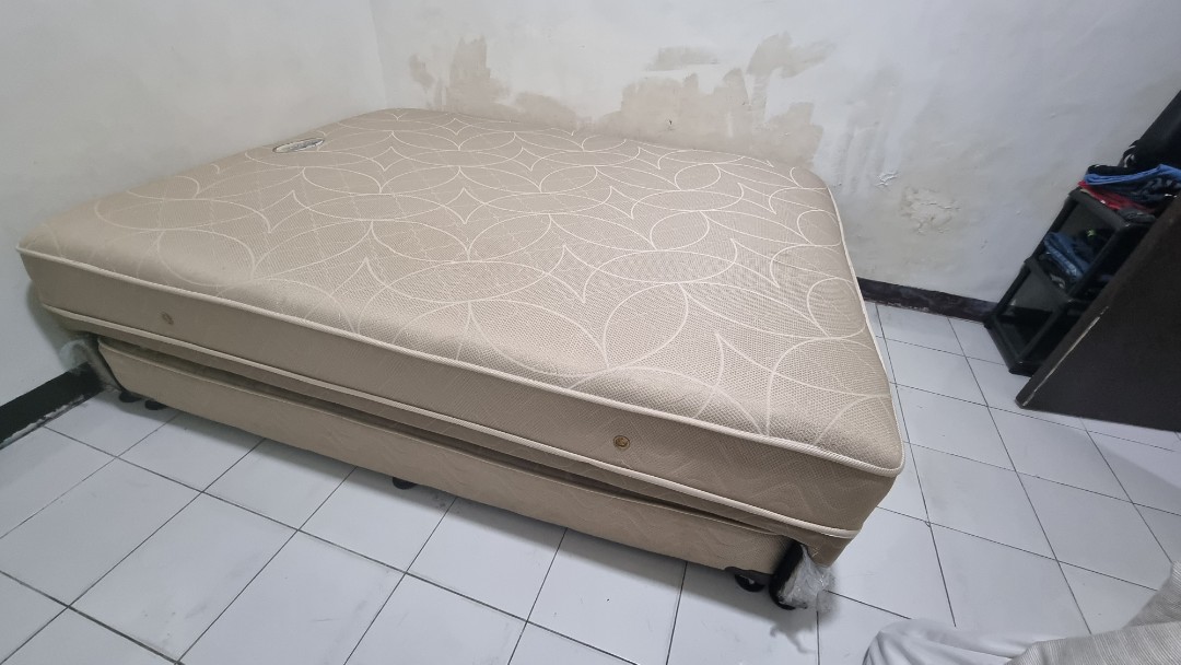 Salem Queen Size bed with full size pull out bed, Furniture & Home