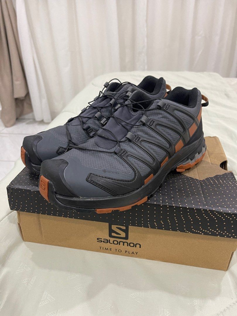 salomon hiking footwear
