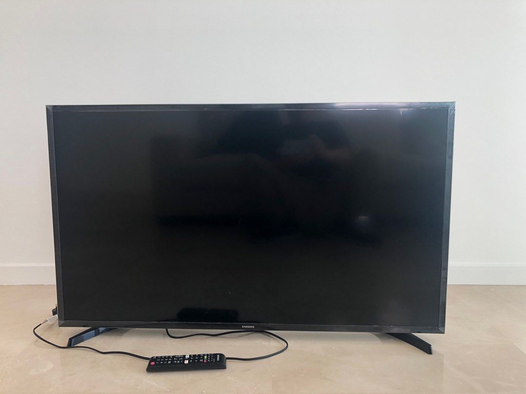 Samsung 43 inch Smart TV UA43T6000AK Good Condition, TV & Home