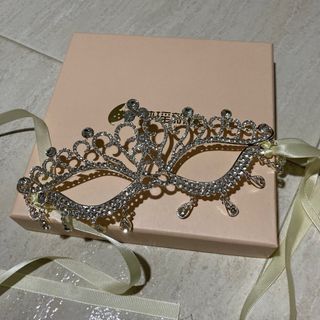 (Category: ) located in . Submitted by glittersandthings (Listing ID 1234559028, Image 1). Description: .