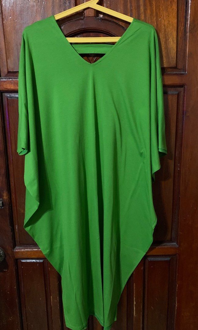 Simone’s Closet Maxi Dress (Category: Dresses) located in Makati City. Submitted by Prettynette (Listing ID 1234605863, Image 1). Description: Very good condition No flaw Can fit large to XL frame.