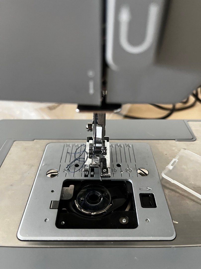 Singer Heavy Duty 4432 Sewing Machine, Hobbies & Toys, Stationery & Craft, Craft Supplies