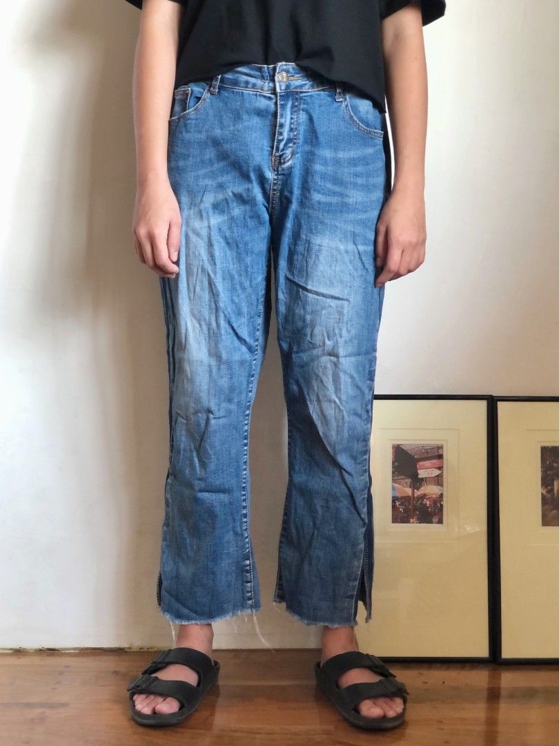 THRIFTED Baggy Soft Denim Jeans (Category: Jeans) located in Makati City. Submitted by odeliat (Listing ID 1234519239, Image 1). Description: DP-016 Love the slit detail @ the bottom! W31-32” L36” Around S to M mop: gcash, BPI transfer shipping: grab/lalamove, flash delivery loc: makati *pics are mine.