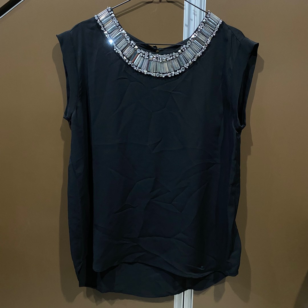 Top Baju Wanita Hitam, Fesyen Wanita, Pakaian Wanita, Atasan di Carousell