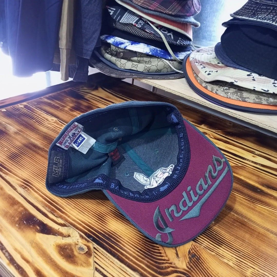 Topi mlb indians baseball fesyen pria aksesoris topi di carousell