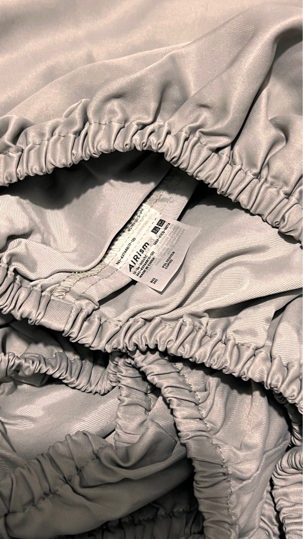 Uniqlo Airism Bedsheet, Furniture & Home Living, Bedding & Towels on