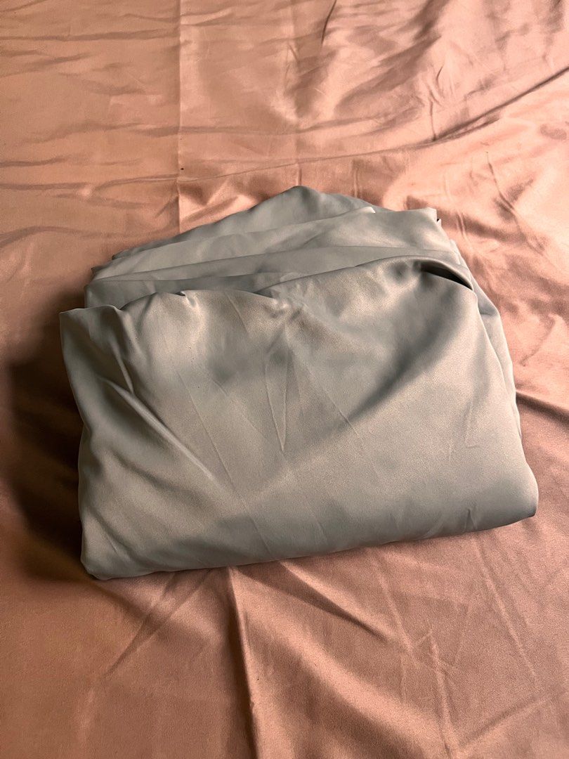 Uniqlo Airism Bedsheet, Furniture & Home Living, Bedding & Towels on