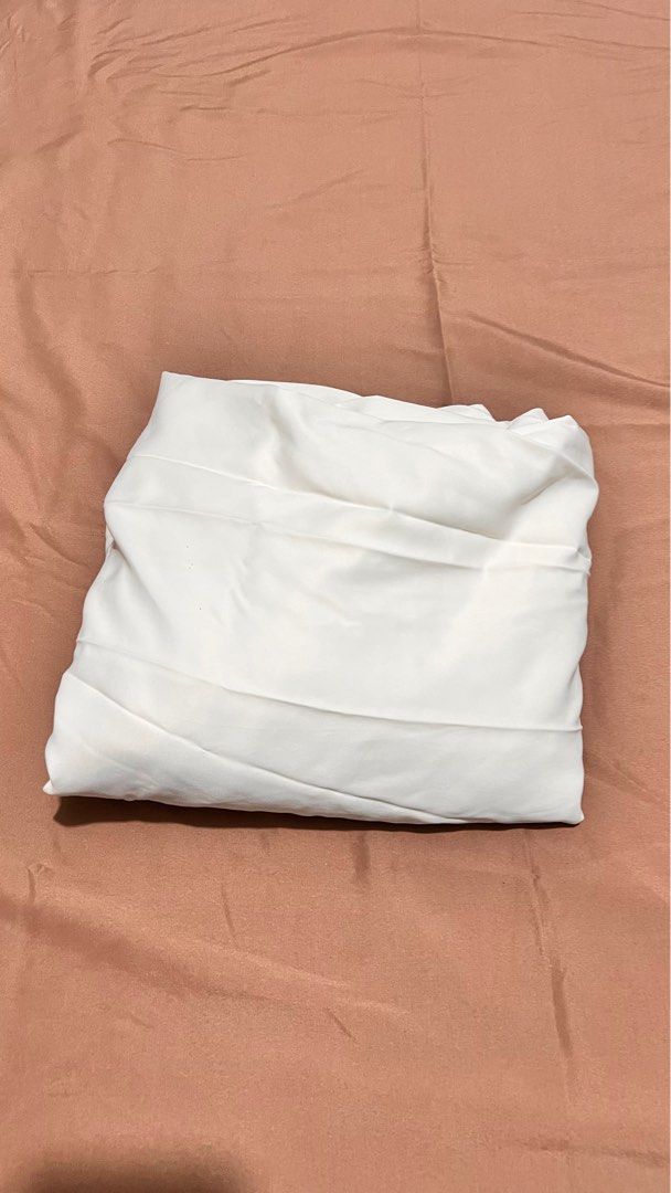 Uniqlo Airism Besheet, Furniture & Home Living, Bedding & Towels on