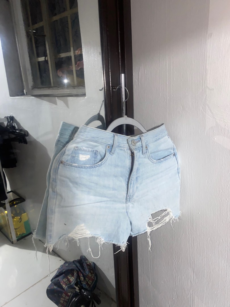 Uniqlo Boyfriend Denim Shorts on Carousell