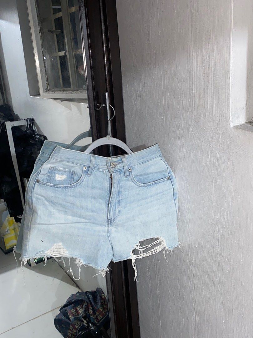 Uniqlo Boyfriend Denim Shorts on Carousell