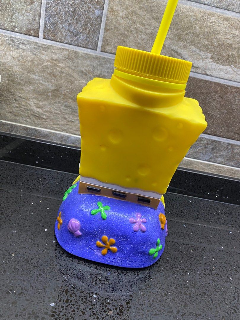2013 Universal Studios SpongeBob Squarepants 32 OZ Water Sipper Tumbler  Bottle