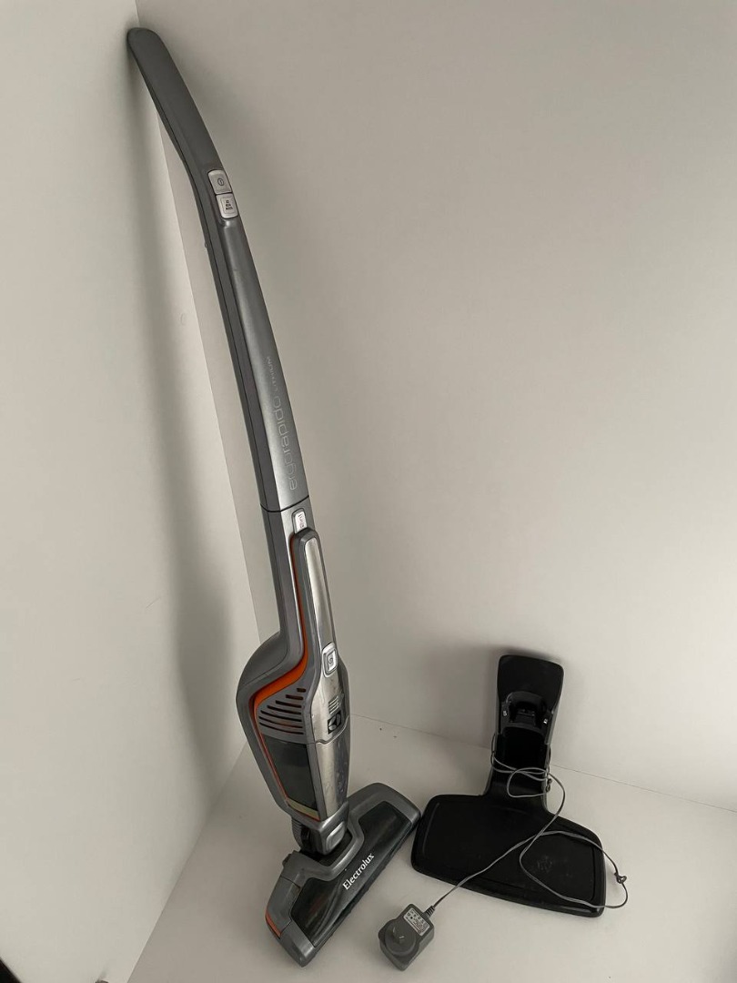 Used Electrolux Ergorapido 18V Lithium 2 in 1 Vacuum Cleaner + Piranha