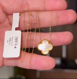 VCA white necklace 18k gold