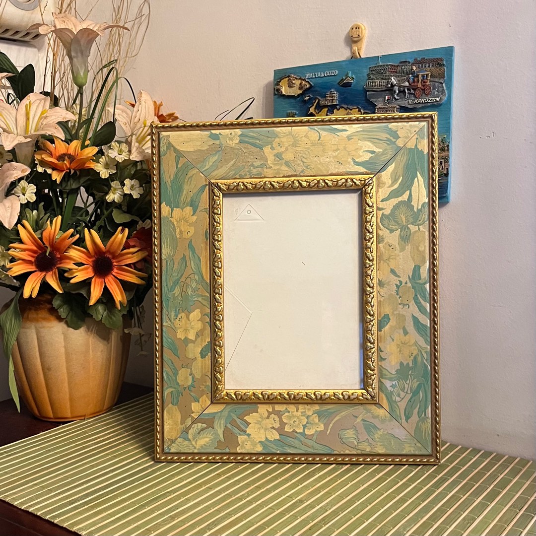 Vintage golden edging floral design photo frame, Furniture & Home