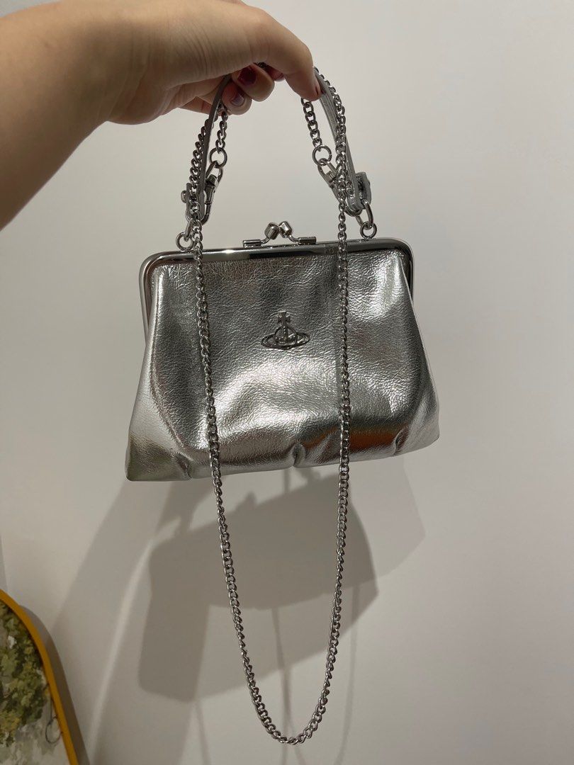 Vivienne Westwood銀色手袋, 名牌, 手袋及銀包- Carousell
