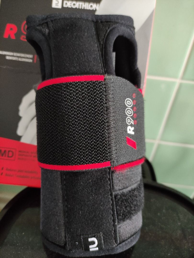 Wrist Brace. Decathlon R900 wrist brace / support / guard, Health
