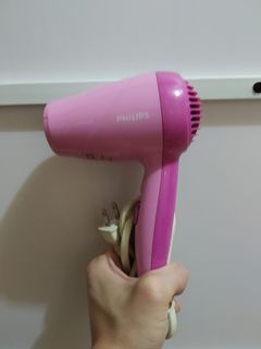 粉色吹風機