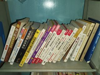 新淨財經書二手書 $30-$50