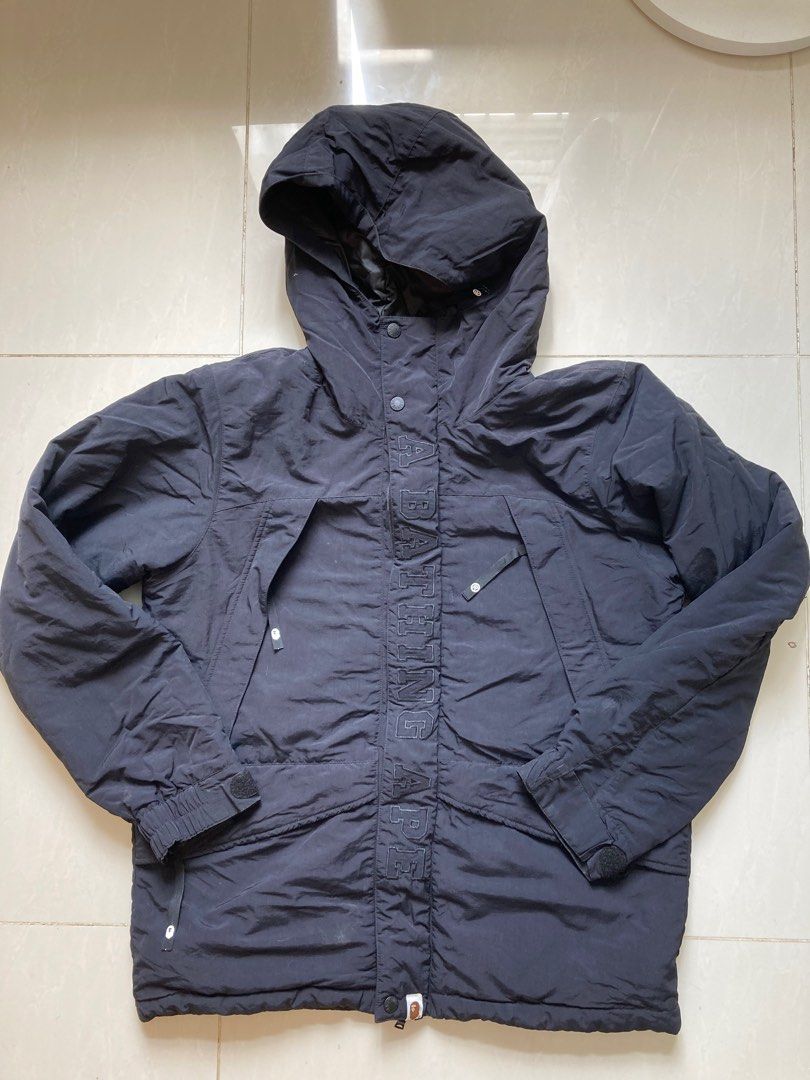 A bathing ape snowboard jacket sizeL 95%new, 男裝, 外套及戶外衣服