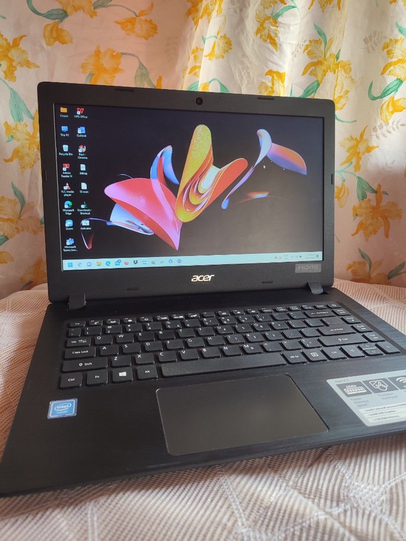 Acer aspire 3 laptop case top