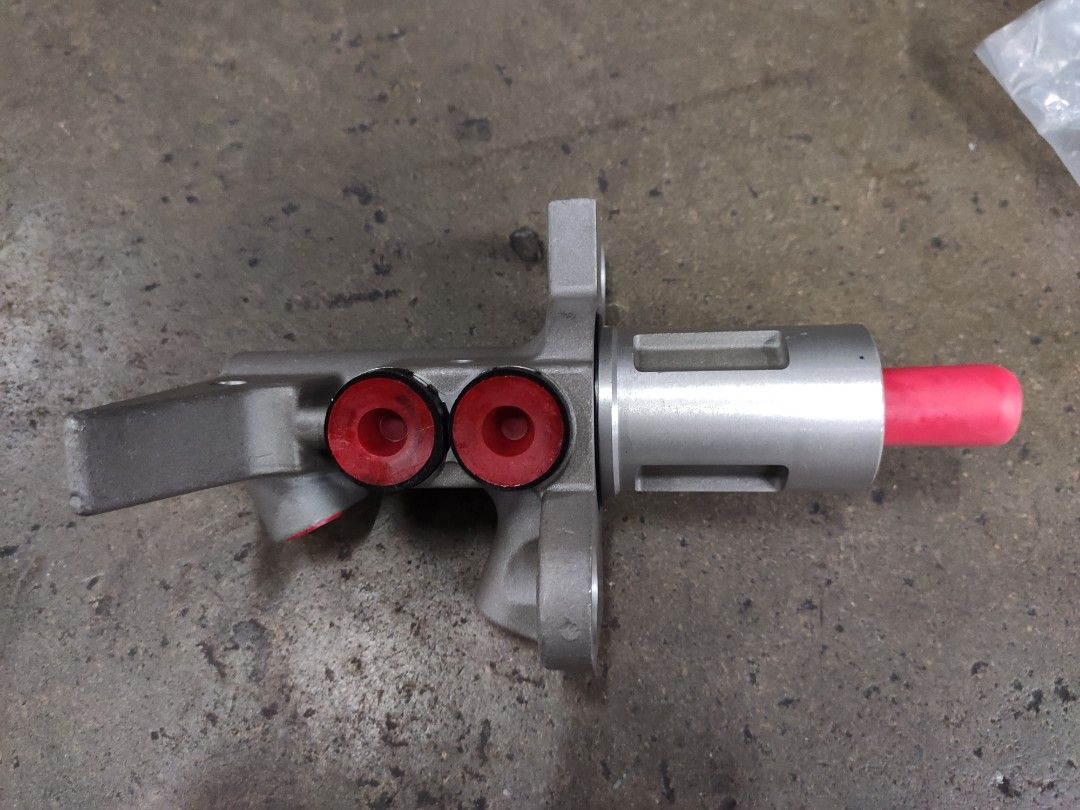Audi Q5 Brake Master Cylinder, Car Accessories, Accessories on Carousell