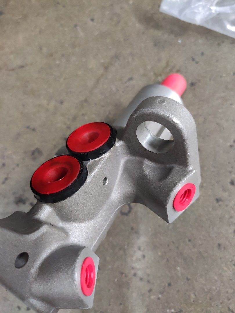 Audi Q5 Brake Master Cylinder, Car Accessories, Accessories on Carousell