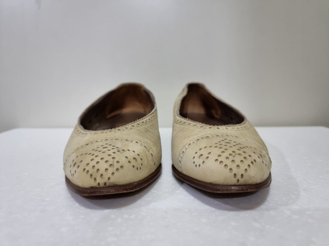 Bally Women's Shoes (Category: Sneakers & Footwear) located in Binangonan. Submitted by caaaris (Listing ID 1229946852, Image 2). Description: Bally Women's Shoes Authentic Marked size: 3 1/2 E Actual measured size: 23 cm With signs of usage, creases, scuffs and stains Still in very good condition Made in Switzerland.