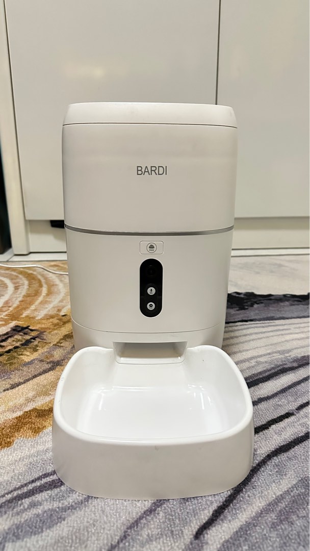 Bardi pet feeder, Perlengkapan Hewan, Aksesoris Hewan di Carousell