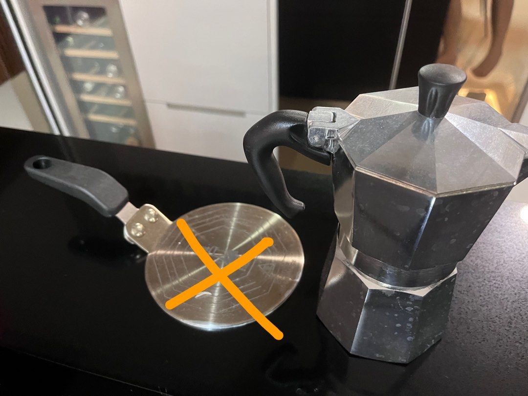 https://media.karousell.com/media/photos/products/2023/5/3/bialetti_moka_pot_4_cups_1683089410_5de1e647_progressive.jpg