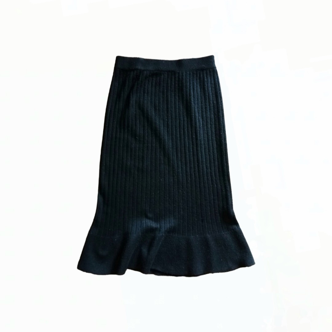 Black Knitted Skirt (below the knee) on Carousell