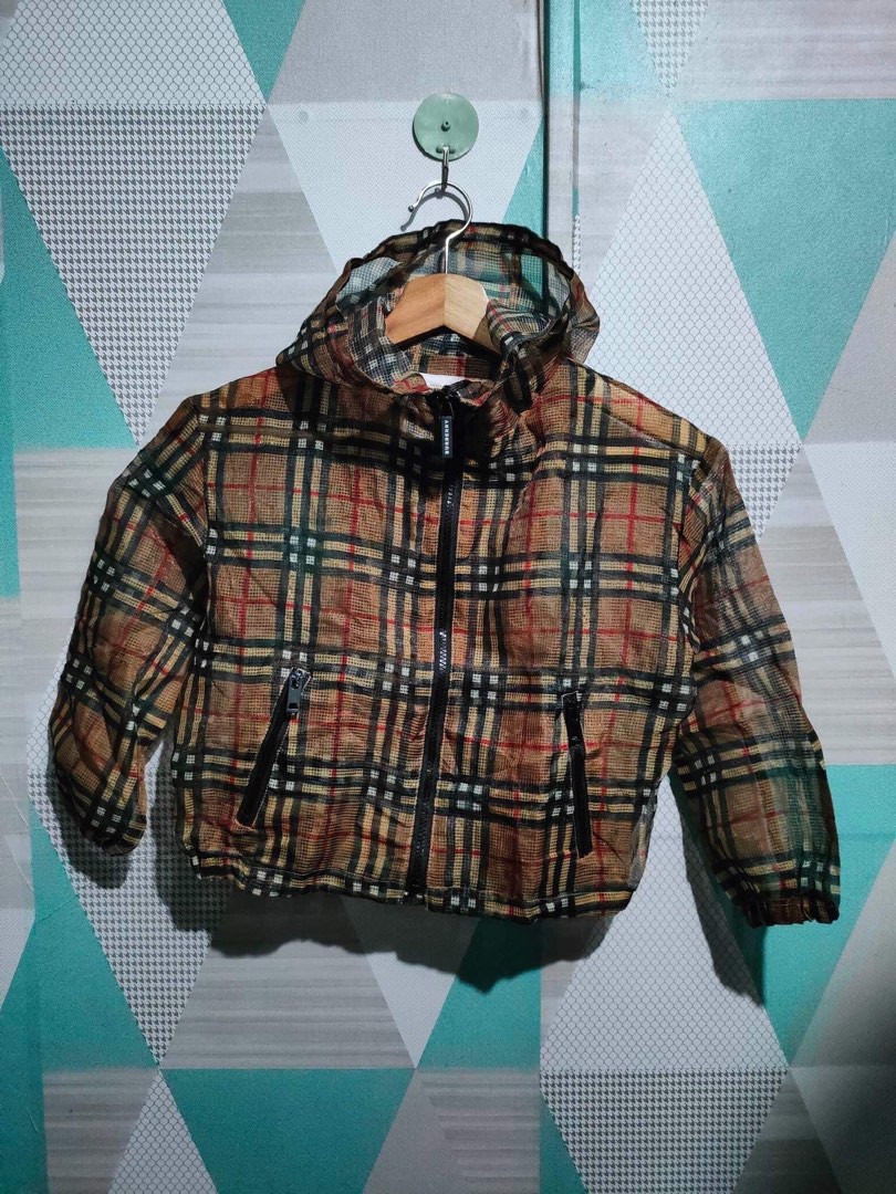 BURBERRY PLAID, Women's Fashion, Coats, Jackets and Outerwear on Carousell