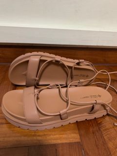 (Category: ) located in . Submitted by faabpreloved (Listing ID 1229963849, Image 1). Description: .