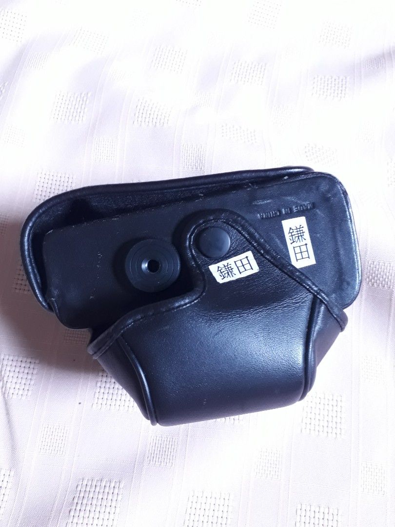 Canon Camera Case (Category: Camera Bags & Carriers) located in Quezon City. Submitted by jojoleen28 (Listing ID 1229887800, Image 2). Description: Not sure what model it fits. Minor scratches. No other issues..