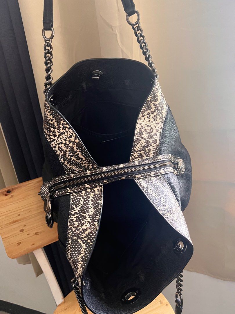 Coach Turnlock Edie (Category: Luxury Bags & Wallets) located in Mandaluyong City. Submitted by marz.shopping (Listing ID 1229875964, Image 3). Description: Original.
