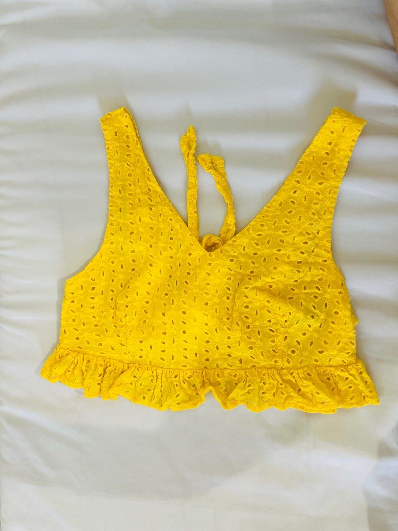 Coco Cabana Beach Cropped Top (Category: Sleeveless) located in Quezon City. Submitted by justdeclutter2023 (Listing ID 1229986746, Image 2). Description: Bought at SM Store. Never used..