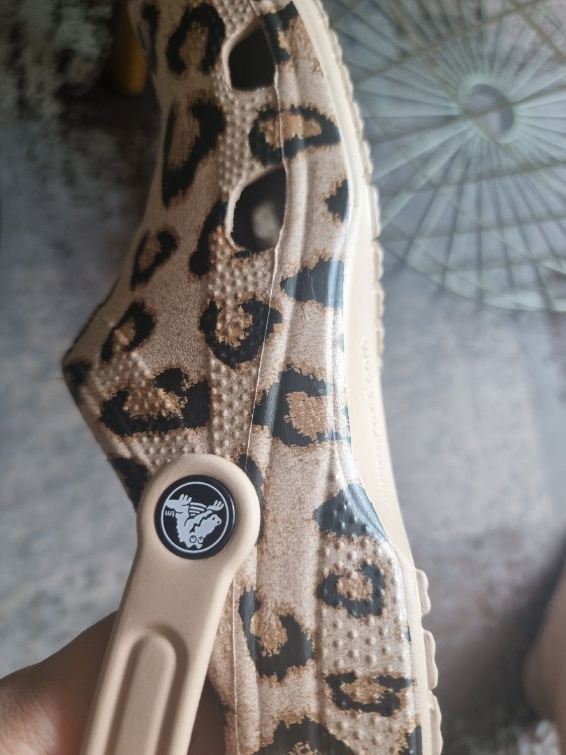Leopard clearance print crocs
